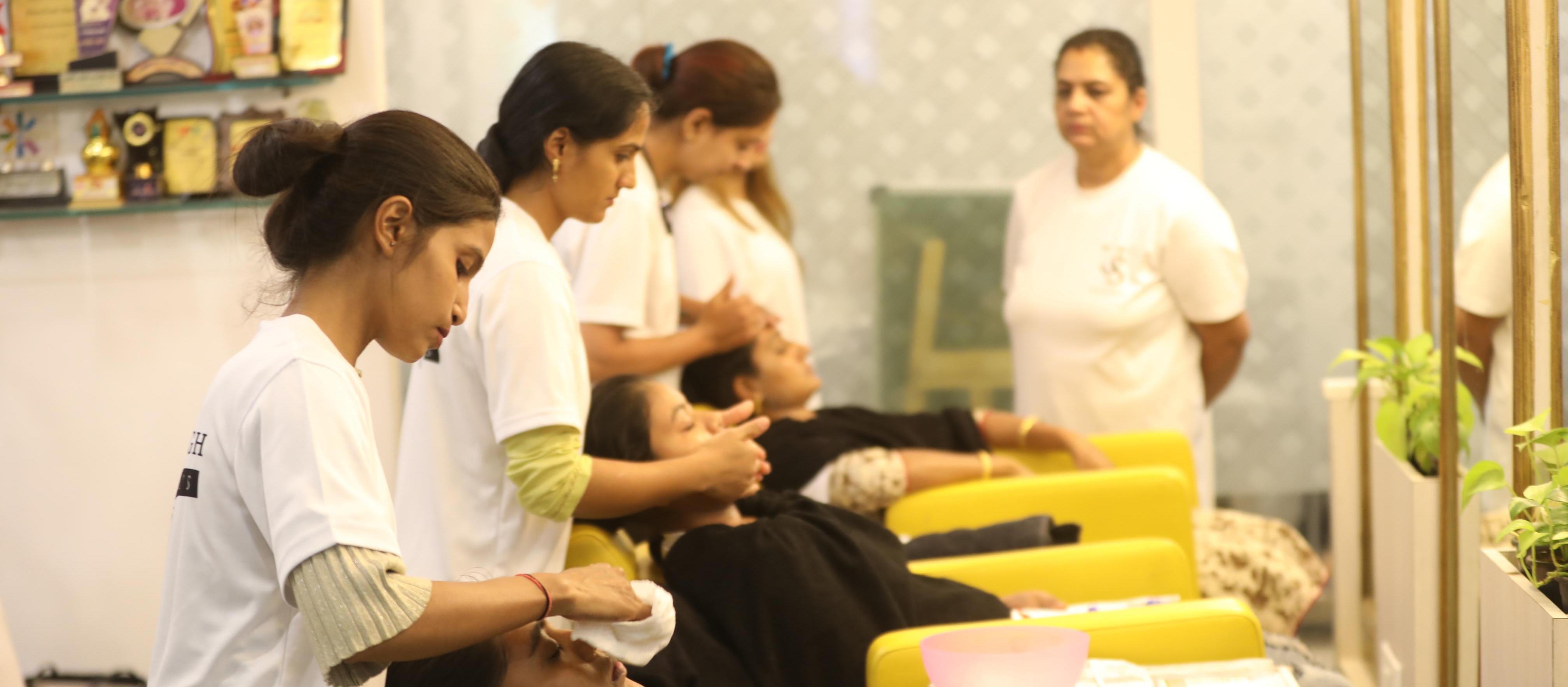 Welcome to UNNATI SINGH BEAUTY EDUCATION